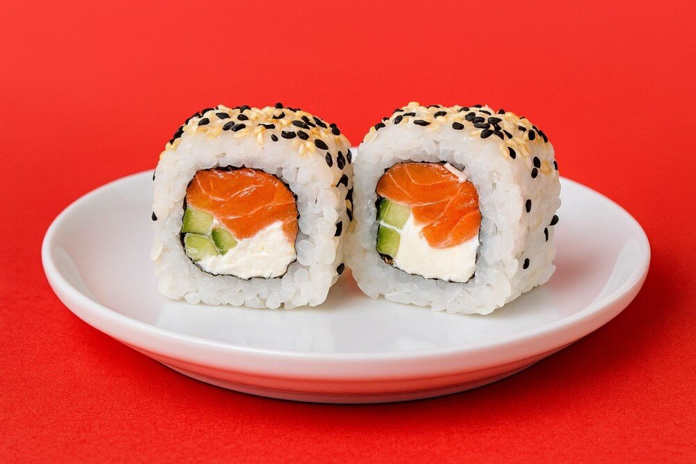 Ролл "Филадельфия в кунжуте"