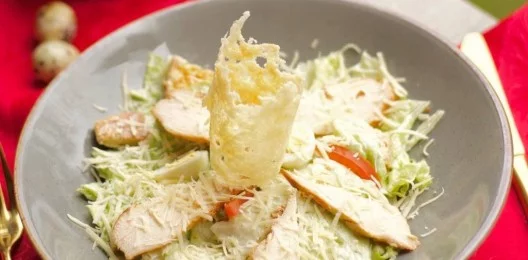 Салат «Цезарь» с филе курицы