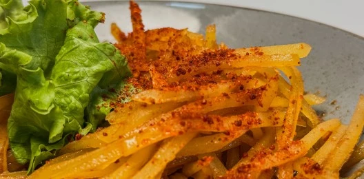 Картофель соломкой в кисло-остром соусе