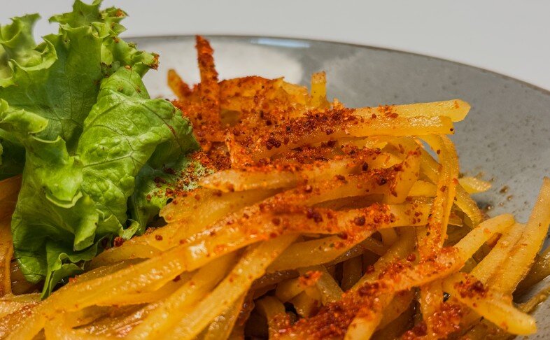 Картофель соломкой в кисло-остром соусе