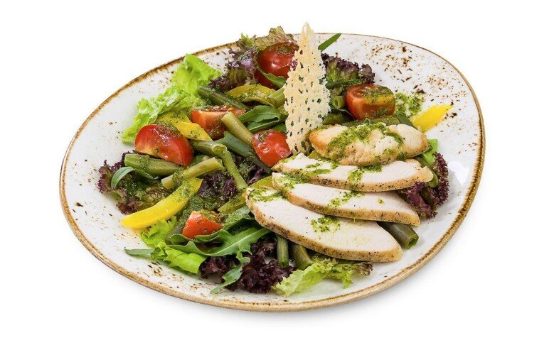 Салат с индейкой гриль