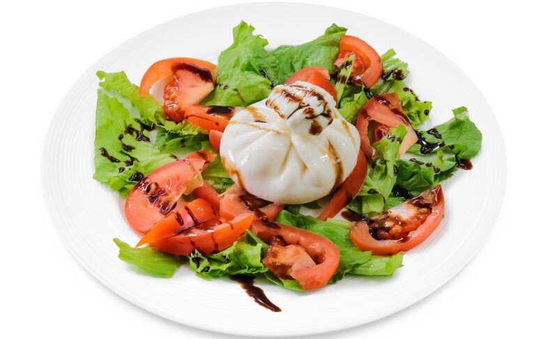 Буррата с томатами