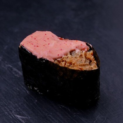 Гункан с лососем терияки