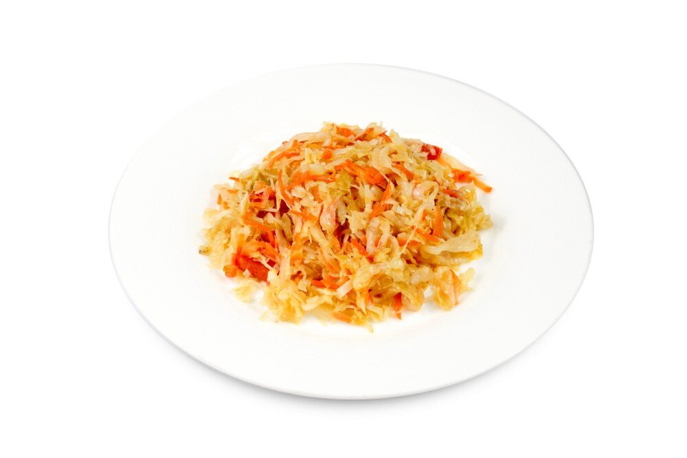 Капуста жареная с помидорами
