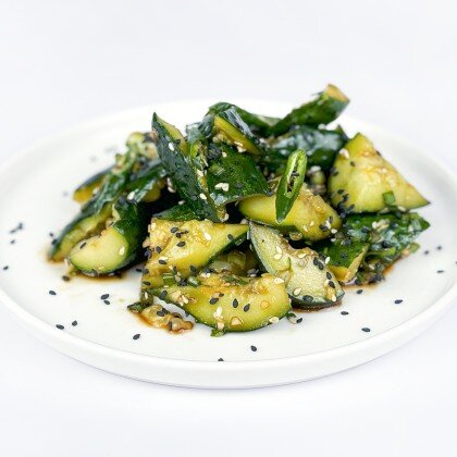 Салат битые огурцы