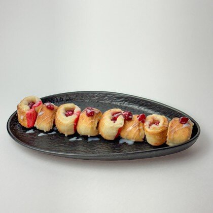 Рулетики с брусникой