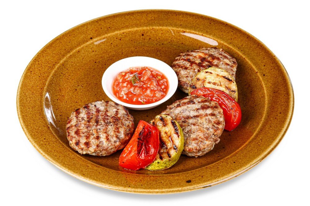 Биточки из говядины и курицы на решетке
