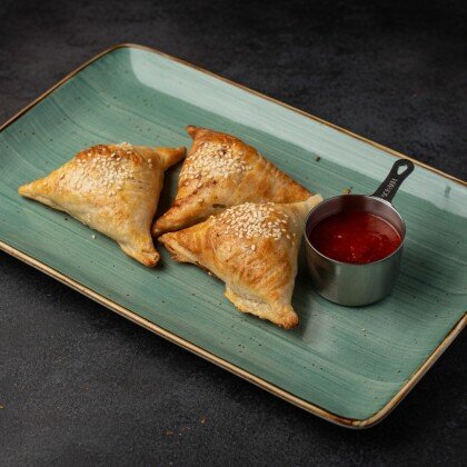 САМСУШКИ С КУРИЦЕЙ 3 ШТ