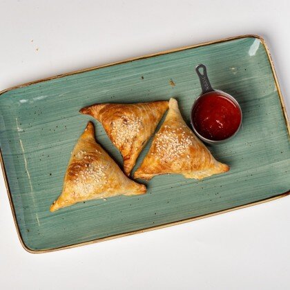 САМСУШКИ С КУРИЦЕЙ 3 ШТ