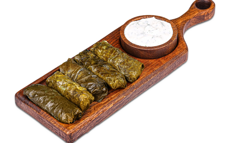 Долма с соусом цахтон
