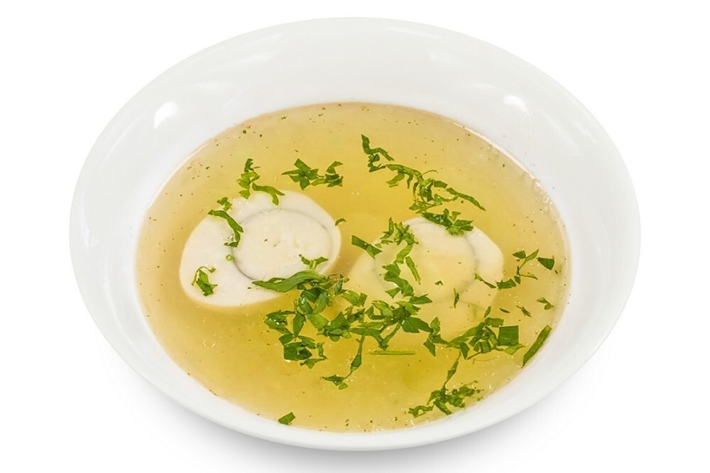 Суп-бульон с яйцом