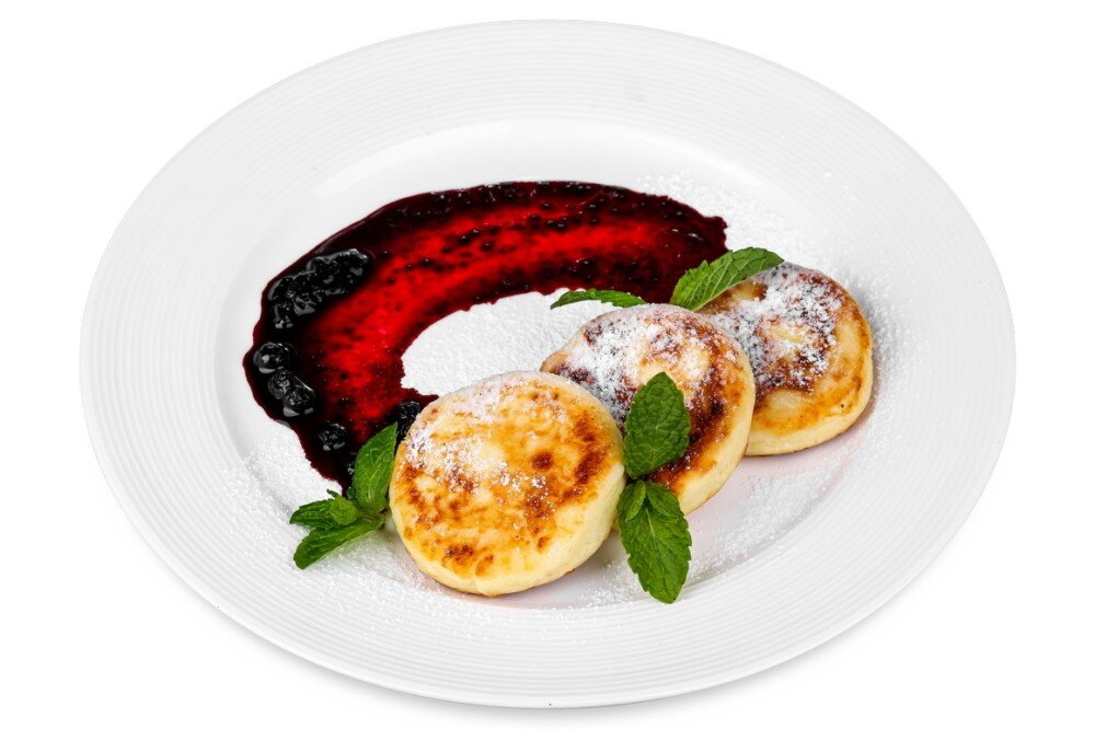 Сырники с черничным соусом