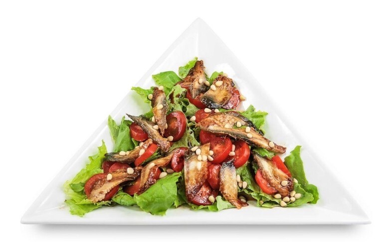 Салат с копченым  угрем