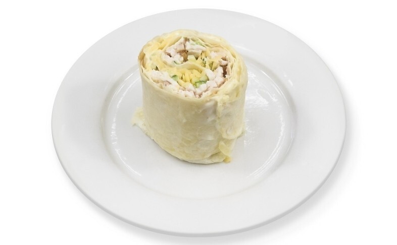 Рулет с копченостями