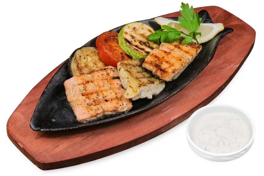 Рыбное ассорти с овощами на гриле