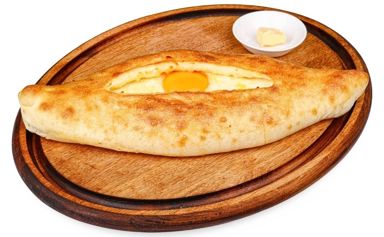 Хачапури "Аджарские" с яйцом