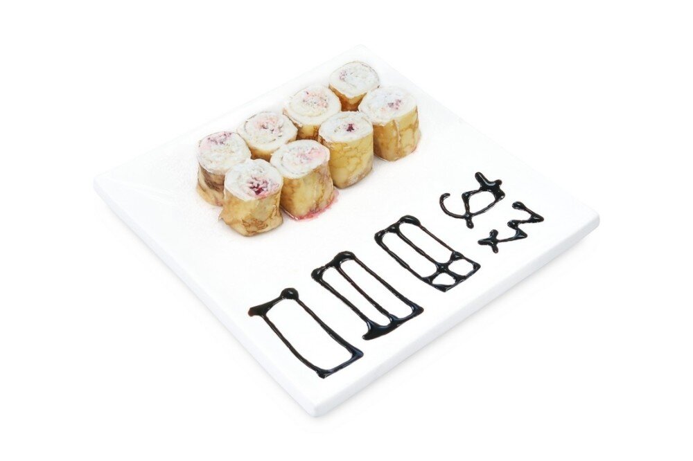 Роллы с кокосом и клубникой