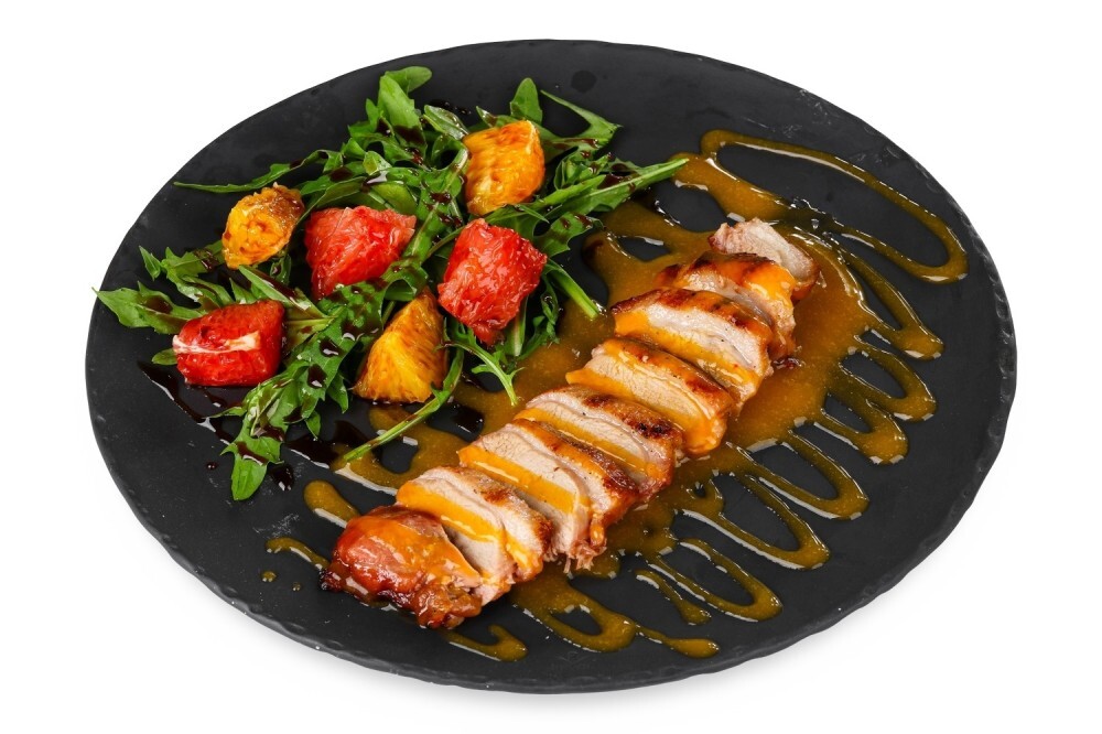 Утка с манговым конфи