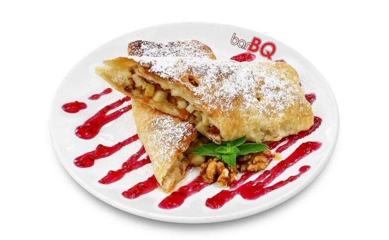 Штрудель с яблоками, орехами и курагой