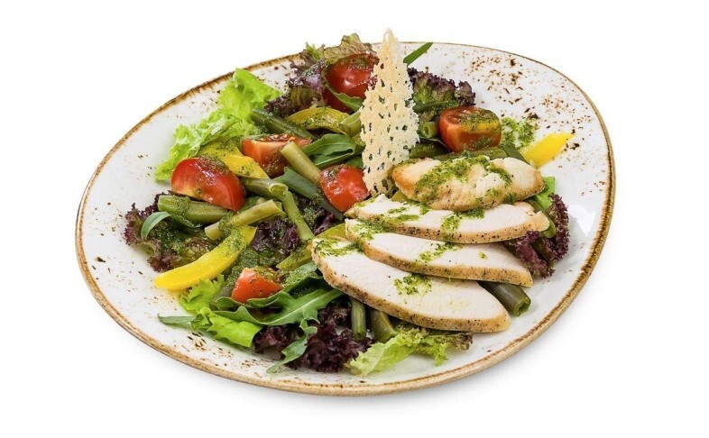 Салат с индейкой гриль