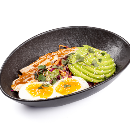 Салат с курицей и авокадо