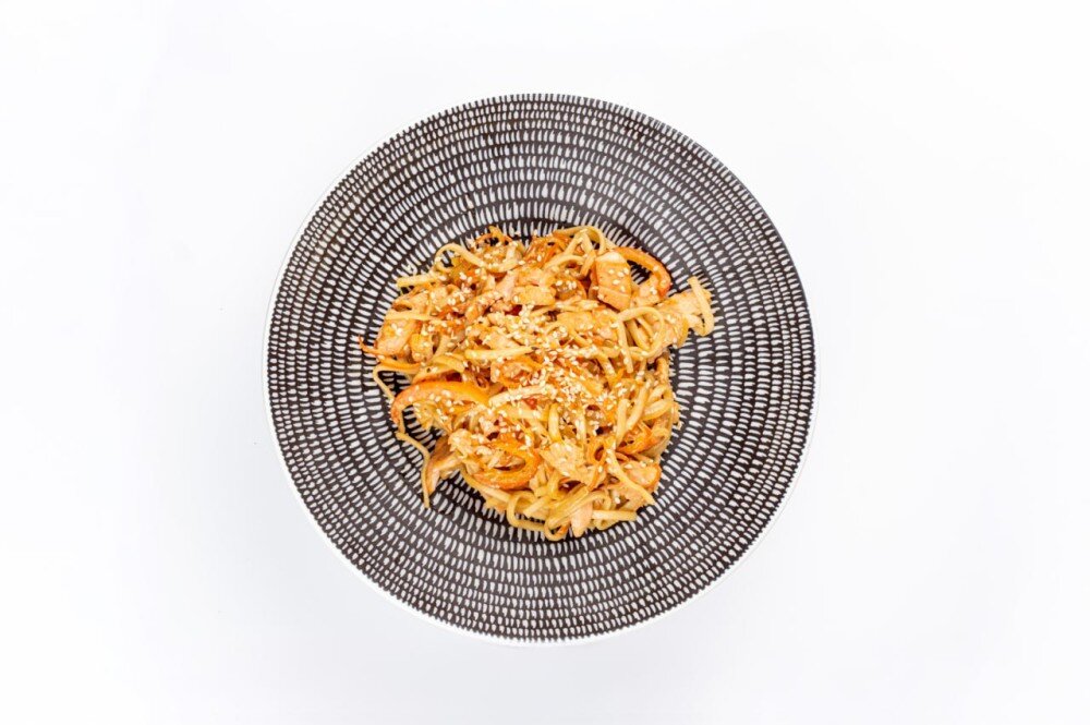 Wok с лососем