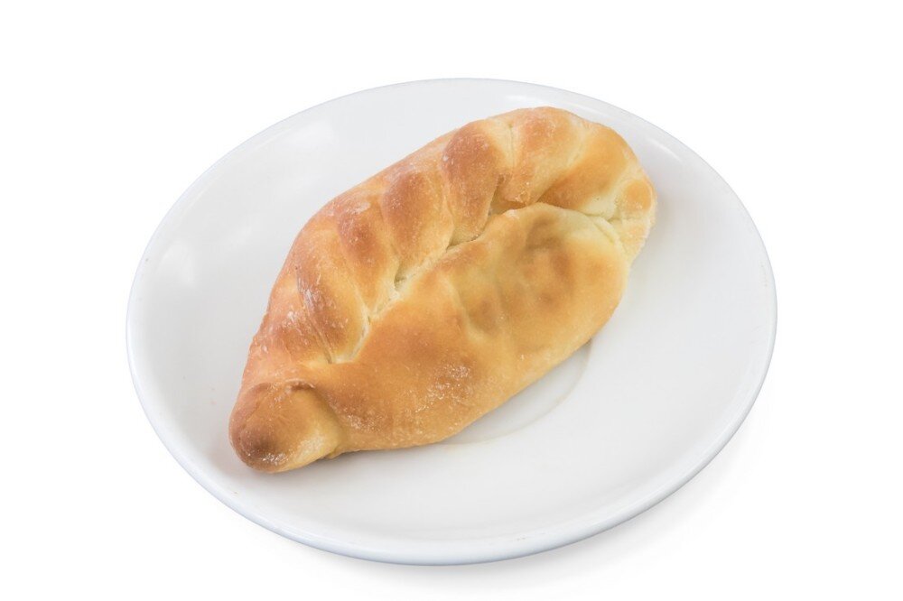 Пирожок с луком и яйцом