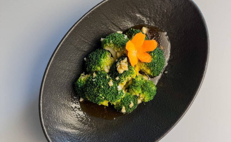 Брокколи в ароматно-чесночном соусе